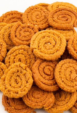 Hint geleneksel çerezi Chakli, kızartılmış gevrek şeklinde bir spiral, Chakali, Murukku, Muruku, Murkoo, Gujarat 'ta Çakri, Maharashtra' da Chakli ve Kuzey Hindistan olarak bilinir.