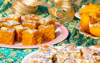 Hint Tatlısı Şekersiz Kuru Meyveler ve Mung Dal Chakki