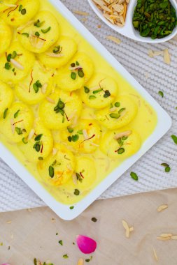 Geleneksel Hint Özel Tatlısı Ras Malai Rasmalai ya da Rossomalai olarak da bilinir.