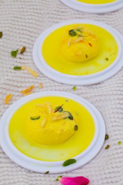 Geleneksel Hint Özel Tatlısı Ras Malai Rasmalai ya da Rossomalai olarak da bilinir.