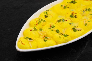 Geleneksel Hint Özel Tatlısı Ras Malai Rasmalai ya da Rossomalai olarak da bilinir.