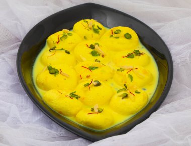 Geleneksel Hint Özel Tatlısı Ras Malai Rasmalai ya da Rossomalai olarak da bilinir.
