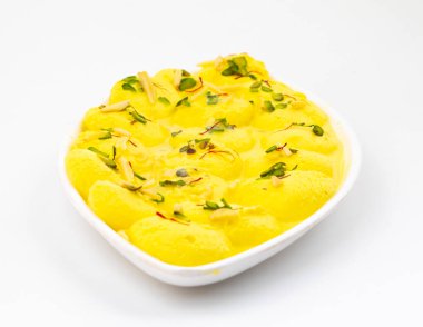 Geleneksel Hint Özel Tatlısı Ras Malai de Rasmalai ya da Rossomalai olarak bilinir.