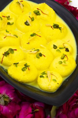 Geleneksel Hint Özel Tatlısı Ras Malai Rasmalai ya da Rossomalai olarak da bilinir.