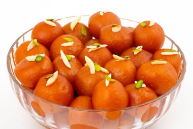Hint Popüler Tatlısı Gulab Jamun olarak da bilinir. Beyaz Arkaplanda kala Jamun veya Kalajam olarak da bilinir.