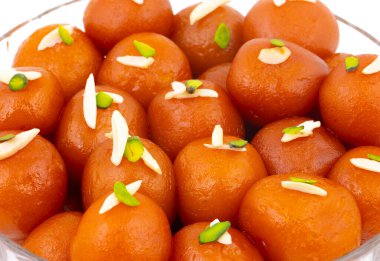 Hint Popüler Tatlısı Gulab Jamun olarak da bilinir. Beyaz Arkaplanda kala Jamun veya Kalajam olarak da bilinir.