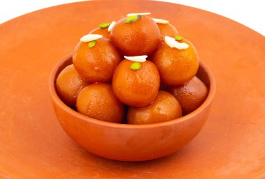 Hint Popüler Tatlısı Gulab Jamun olarak da bilinir. Beyaz Arkaplanda kala Jamun veya Kalajam olarak da bilinir.