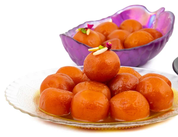 Hint Popüler Tatlısı Gulab Jamun olarak da bilinir. Beyaz Arkaplanda kala Jamun veya Kalajam olarak da bilinir.