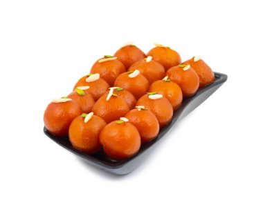 Hint Popüler Tatlısı Gulab Jamun olarak da bilinir. Beyaz Arkaplanda kala Jamun veya Kalajam olarak da bilinir.