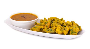 Pakora, Pakoda, Bhajiya, Rava Bhaji, Kanda Bhaji, Pyaz Pakoda, Fried Chillies, Fried Onion Pakora olarak da bilinir.