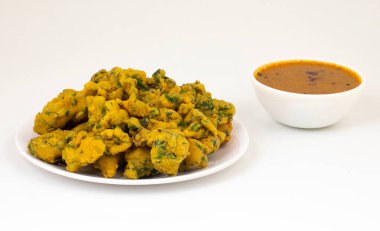Pakora, Pakoda, Bhajiya, Rava Bhaji, Kanda Bhaji, Pyaz Pakoda, Fried Chillies, Fried Onion Pakora olarak da bilinir.