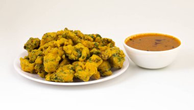 Pakora, Pakoda, Bhajiya, Rava Bhaji, Kanda Bhaji, Pyaz Pakoda, Fried Chillies, Fried Onion Pakora olarak da bilinir.