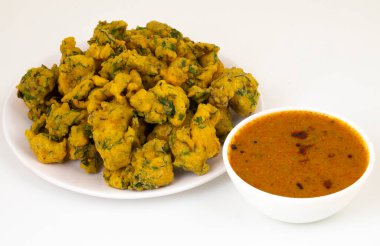 Pakora, Pakoda, Bhajiya, Rava Bhaji, Kanda Bhaji, Pyaz Pakoda, Fried Chillies, Fried Onion Pakora olarak da bilinir.