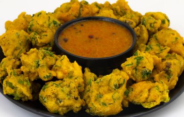 Pakora, Pakoda, Bhajiya, Rava Bhaji, Kanda Bhaji, Pyaz Pakoda, Fried Chillies, Fried Onion Pakora olarak da bilinir.