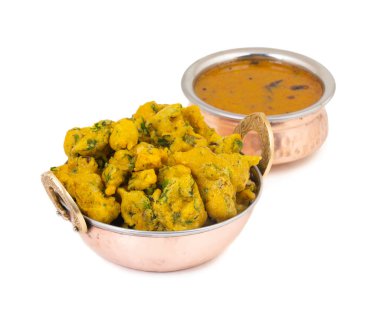 Pakora, Pakoda, Bhajiya, Rava Bhaji, Kanda Bhaji, Pyaz Pakoda, Fried Chillies, Fried Onion Pakora olarak da bilinir.