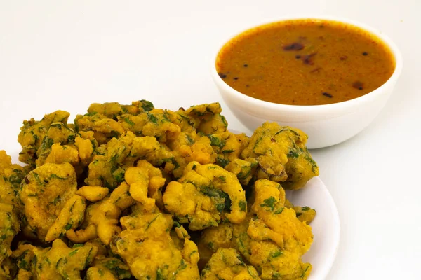 Pakora, Pakoda, Bhajiya, Rava Bhaji, Kanda Bhaji, Pyaz Pakoda, Fried Chillies, Fried Onion Pakora olarak da bilinir.