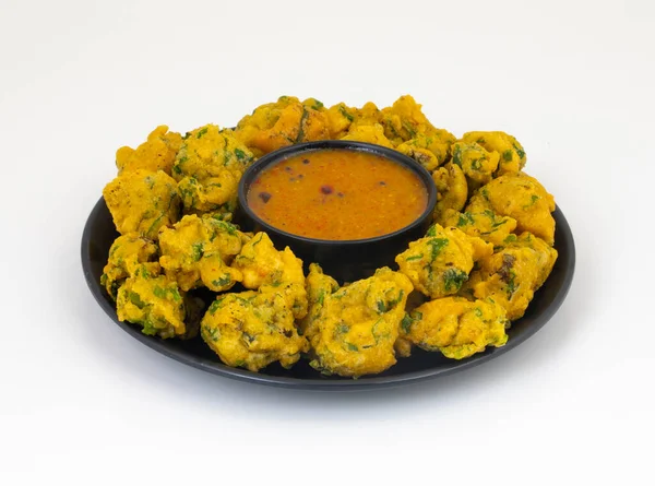Pakora, Pakoda, Bhajiya, Rava Bhaji, Kanda Bhaji, Pyaz Pakoda, Fried Chillies, Fried Onion Pakora olarak da bilinir.