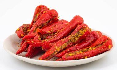 Hint ev yapımı kırmızı biber turşusu Mirchi Ka Achar, Loncha veya Laal Mirch Ka Achar olarak da bilinir.