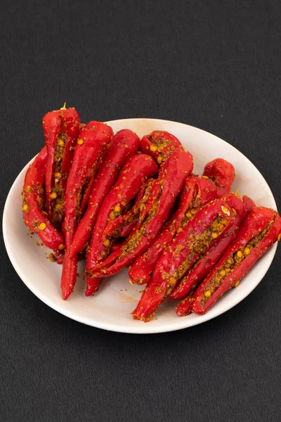 印度自制的红辣椒皮也叫Mirchi Achar Loncha或Laal Mirch Achar — 图库照片