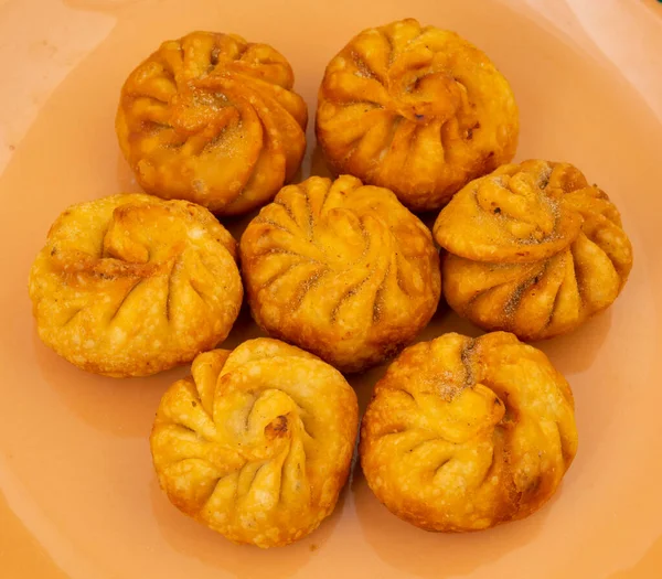 Fried Momos Traditionell Dumpling Mat Från Nepal Serveras Med Schezwan — Stockfoto