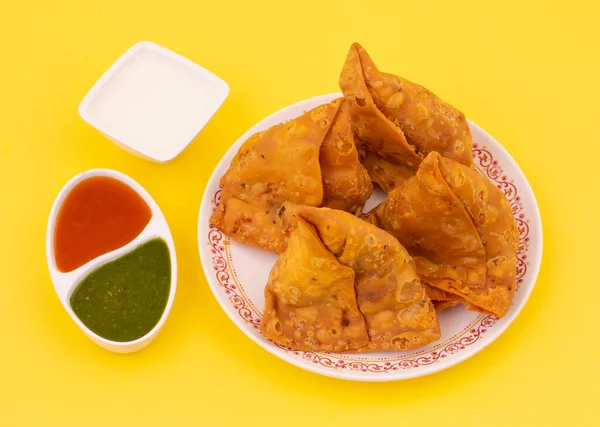 Indian Street Food Samosa Samosas Snack Crujiente Picante Forma Triángulo —  Fotos de Stock