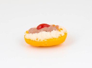 Hint Bengali Tatlı Parçası ya da Bengali Tatlısı Beyaz Arkaplanda İzole Edilmiş