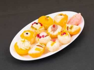 Festivalde yapılan Hint Özel Geleneksel Bengali Tatlı Yemekleri