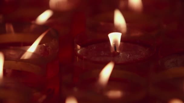 Eine Nahaufnahme Von Flamme Auf Kerze Zeitlupe — Stockvideo