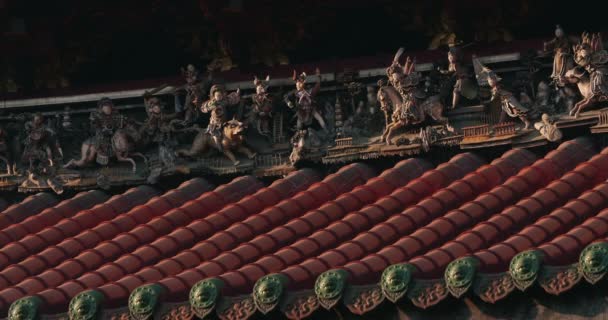 Декоративные Скульптуры Крыше Храма Луншань Тайбэй Тайвань — стоковое видео