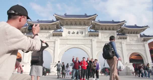 Marca 2018 Turystyczne Liberty Square Chiang Kai Shek Memorial Hall — Wideo stockowe