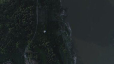Mekong Nehri arasında Chiang Khong, Kuzey Tayland Chiang Rai eyaletinde küçük bir kasaba ve Houay Xai, Bokeo Laos eyaletinin başkenti havadan görünümü
