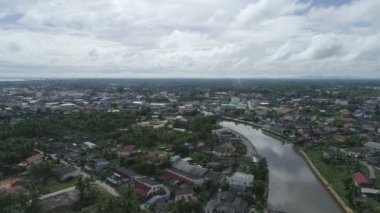 Pattani Nehri'nin havadan görünümü. Pattani, Tayland