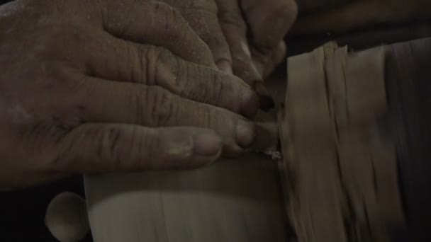 Αργή Κίνηση Πυροβολισμό Woodturning Διαδικασίας — Αρχείο Βίντεο