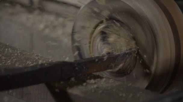 木材车床过程的慢动作镜头 — 图库视频影像