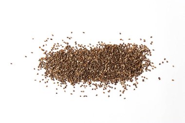 Chia tohumları beyaz arkaplanda izole edilmiş. Faydalı malzemeler, süper yiyecekler, sağlıklı yiyecekler, sebzeler.