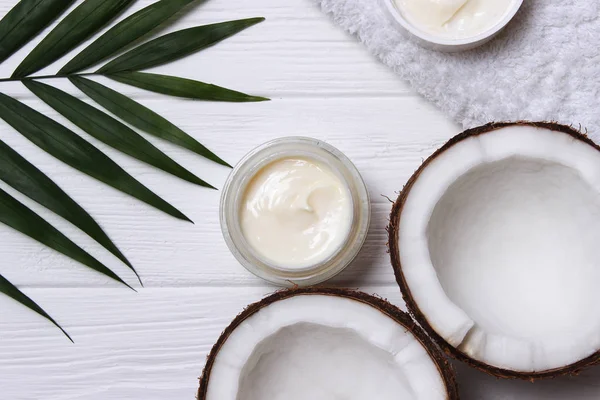 Folha Tropical Produtos Cosméticos Coco Cabelo Pele Produtos Corporais Flatlay — Fotografia de Stock