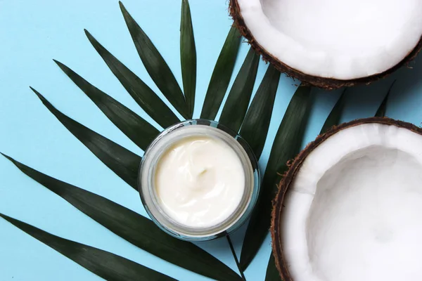 Hoja Tropical Productos Cosméticos Coco Producción Cabello Piel Cuerpo Flatlay —  Fotos de Stock