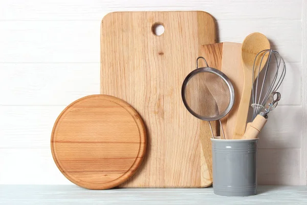 Geschirr Auf Holzuntergrund Kochgeräte — Stockfoto