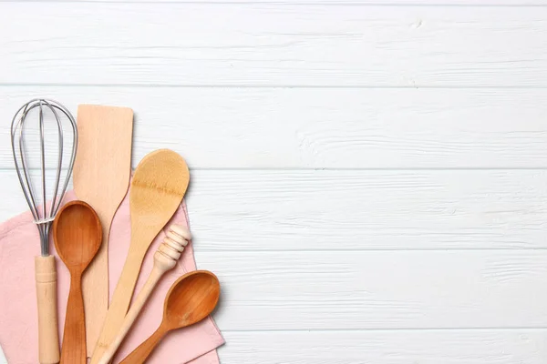 Küchenutensilien Draufsicht Auf Holztisch Die Geräte Die Beim Kochen Helfen — Stockfoto