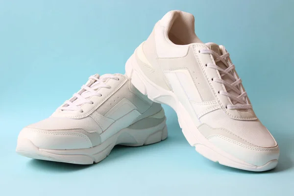 Dames Sneakers Een Gekleurde Achtergrond Damesschoenen — Stockfoto