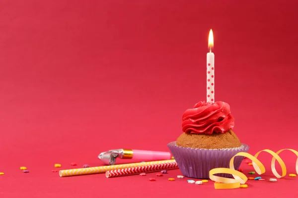 Delicioso Cupcake Con Una Vela Fondo Color Con Espacio Para — Foto de Stock