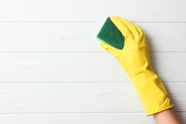 Mão Feminina Luva Limpeza Pano Fundo Colorido — Fotografia de Stock