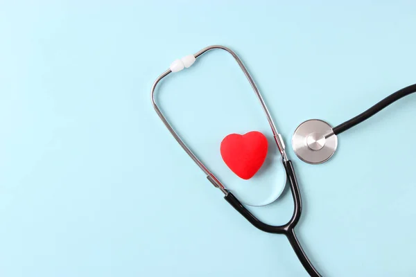 Stethoscope Szív Színű Háttér Egészségügy Gyógyszerek — Stock Fotó
