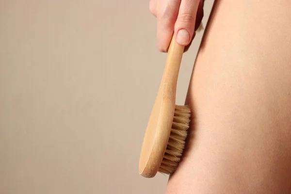 Girl Uses Natural Bristle Massage Brush Home Cellulite Prevention Skin — Stock Photo, Image