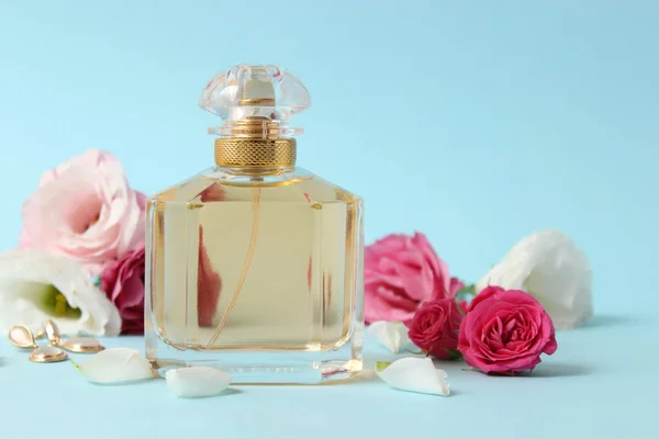 Parfum Bloemen Een Gekleurde Achtergrond — Stockfoto