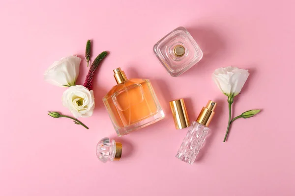Parfém Květiny Barevném Pozadí — Stock fotografie