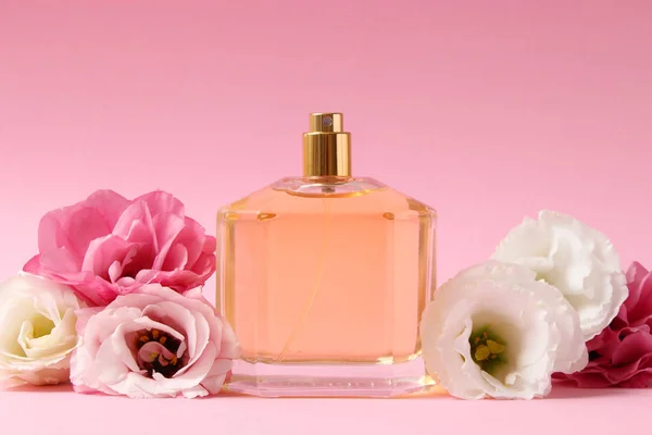 Perfume Flores Fundo Colorido — Fotografia de Stock