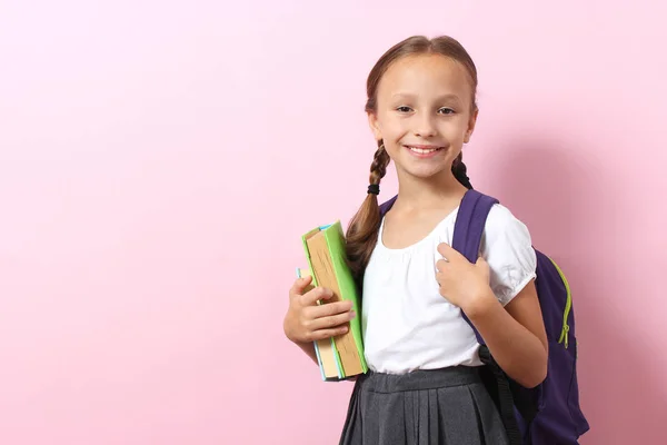 Bonito Sorrir Estudante Com Uma Mochila Escola Fundo Colorido Voltar — Fotografia de Stock