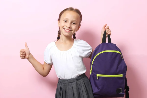 Coupez Une Écolière Souriante Avec Sac Dos Sur Fond Coloré — Photo