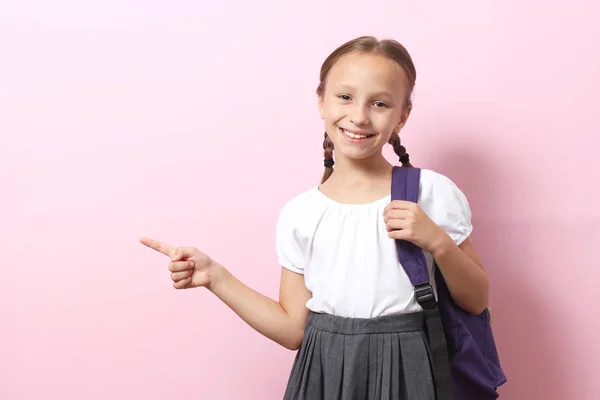 Bonito Sorrir Estudante Com Uma Mochila Escola Fundo Colorido Voltar — Fotografia de Stock